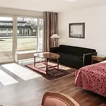 Marina & Отель Грена